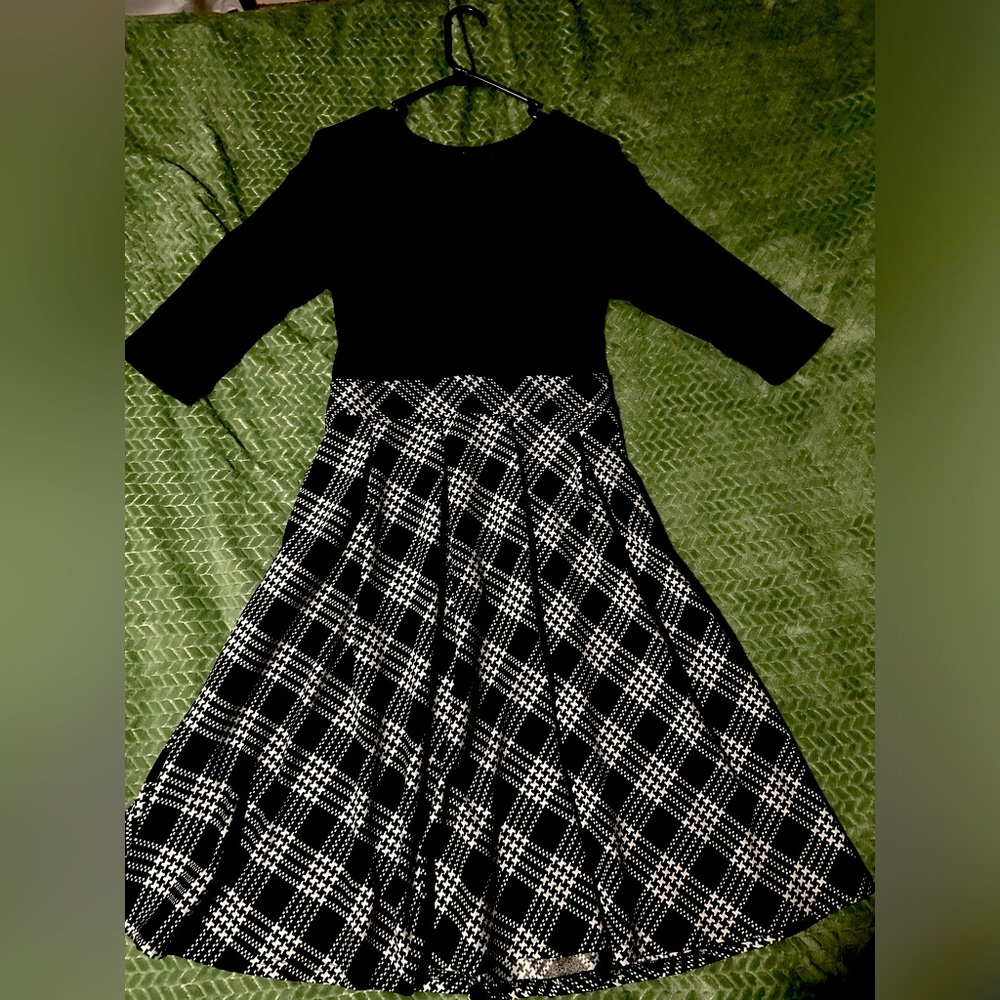 Black and white fall dress